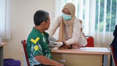 Menjaga Diri untuk Menginspirasi, Guru dan Tendik SKATUSA Ikuti Cek Kesehatan Gratis